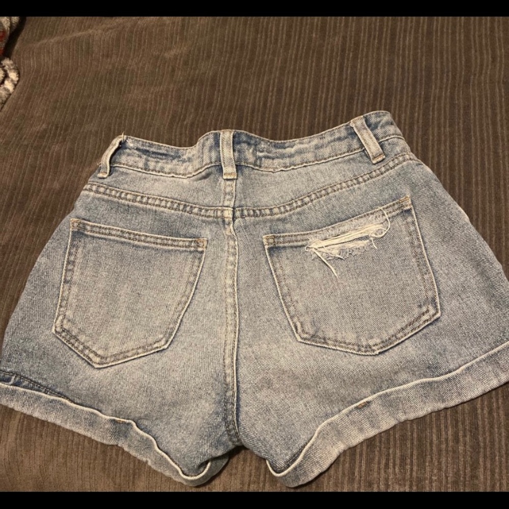 Shorts - Picture 2 of 3
